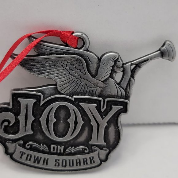 Silver Dollar City Joy On Town Square Made in USA Christmas Pewter Ornament 2019 - Picture 2 of 8
